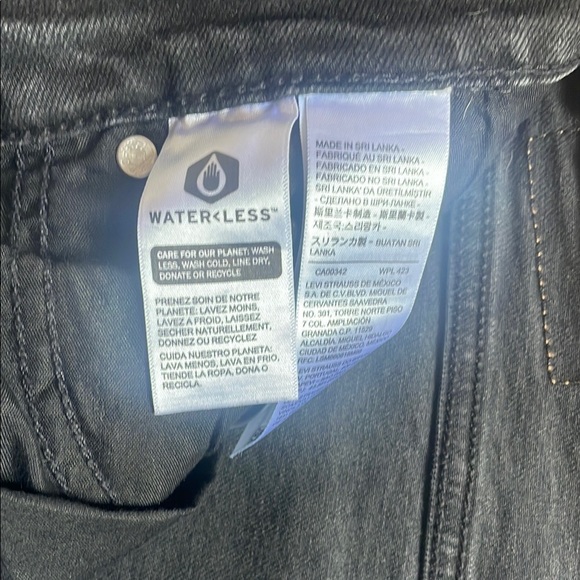 Levi's Black Wedgie Straight Leg Jeans with Knee Rip - Picture 4 of 7